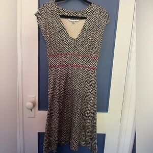 Diane Von Furstenburg 100%silk dress above the knee length cap sleeve green